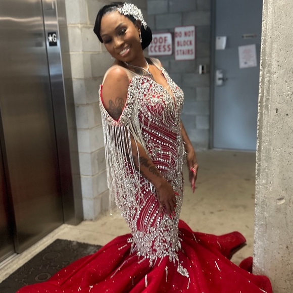 Wedding Dress - Picture 1 of 4